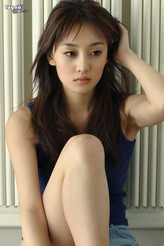 身高 174厘米的刘洋,个子是能行天桥model身形,在片中演一个巾帼毒袅