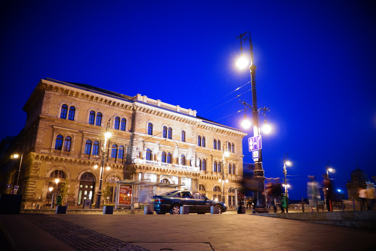 �P�@���աA���q����C