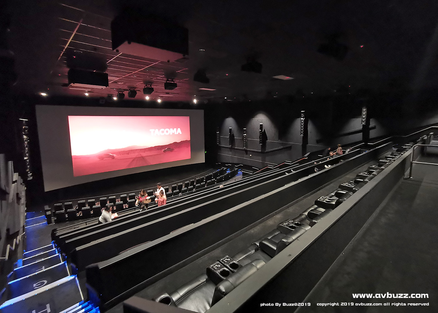 Marunouchi-Piccadilly 0328