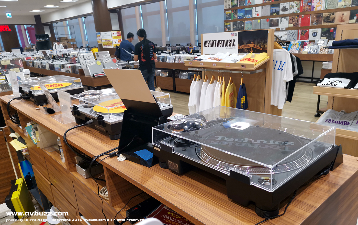 Shinjuku tower records 005