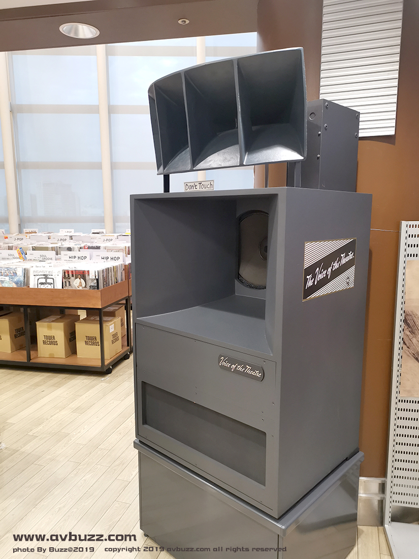 Shinjuku tower records 009