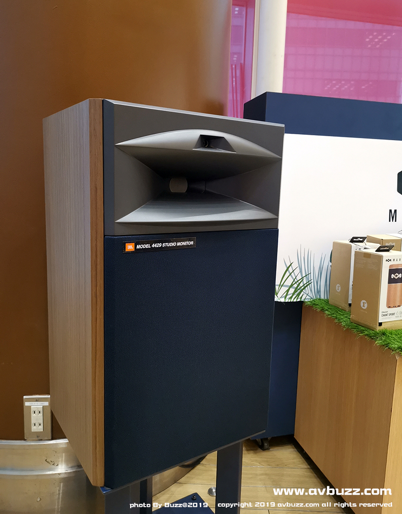 Shinjuku tower records 015