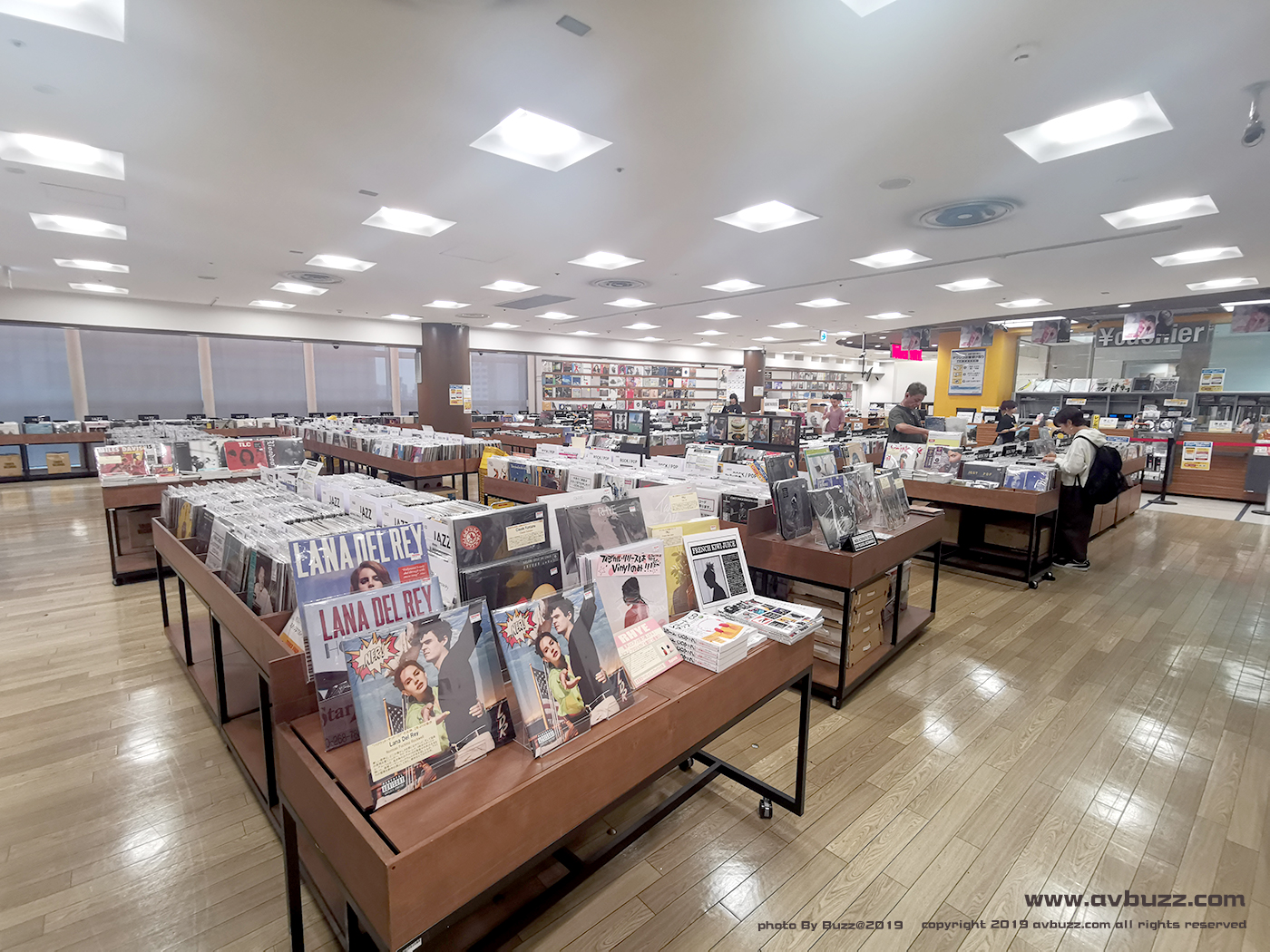 Shinjuku tower records 028