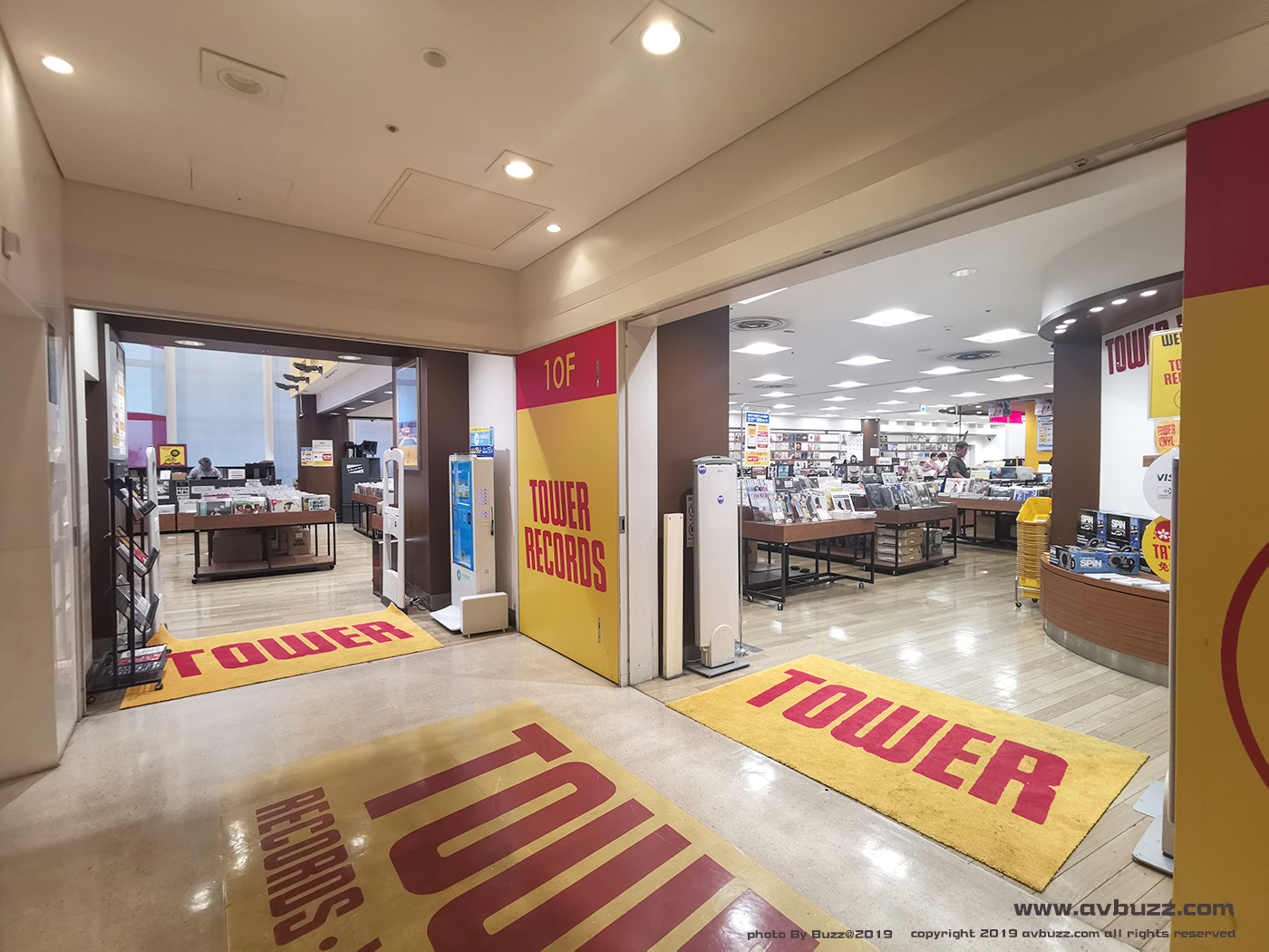 Shinjuku tower records 030