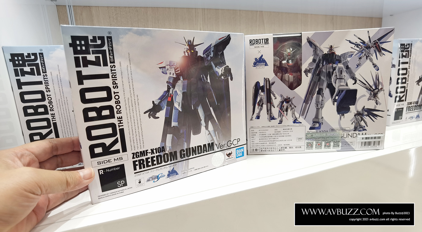 Gundam-Base-105214